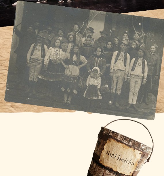 Historická fotografia folklórneho súboru